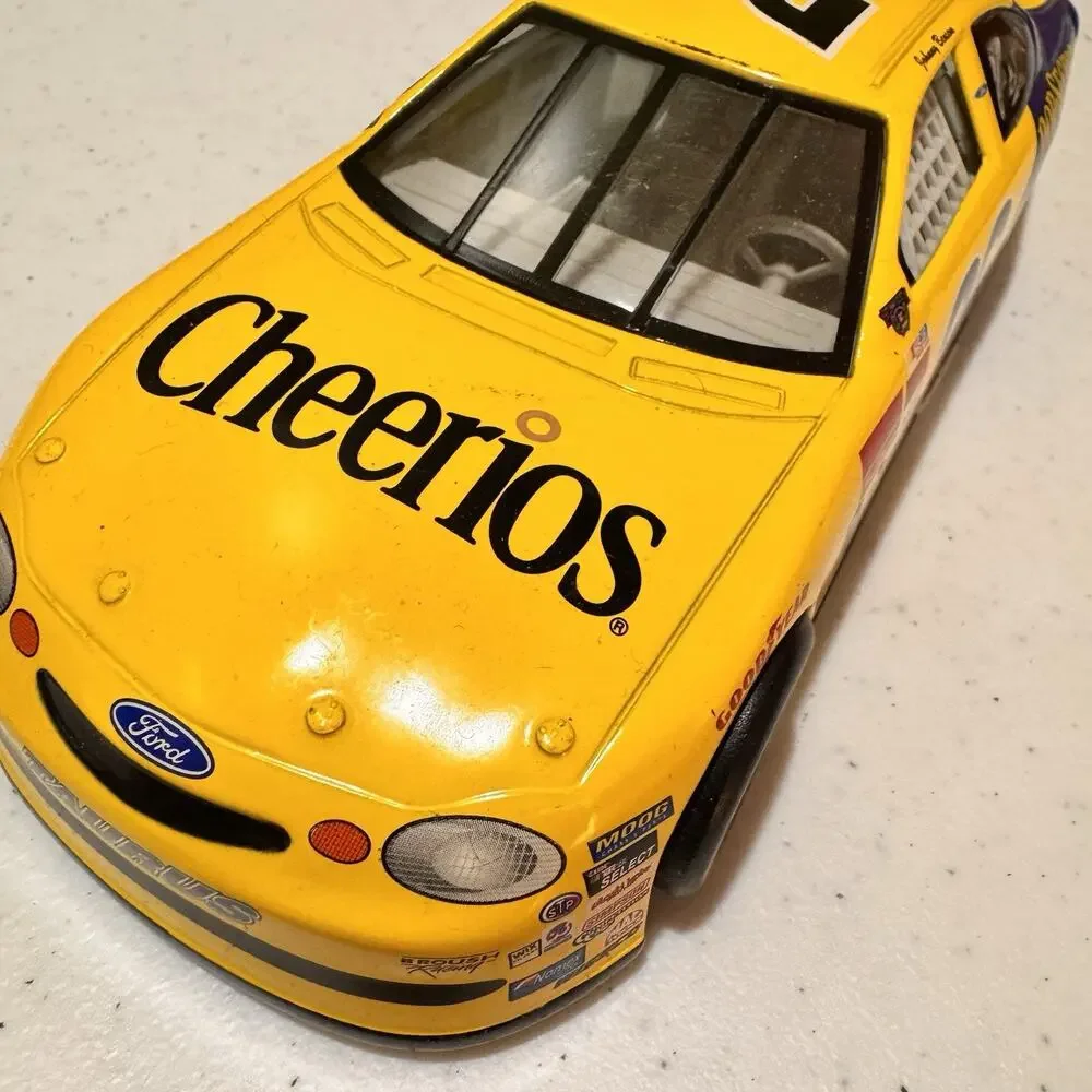 1997 Mattel Hot Wheels 1:24 Scale Nascar Cheerios #26 Johnny Benson Die Cast Car